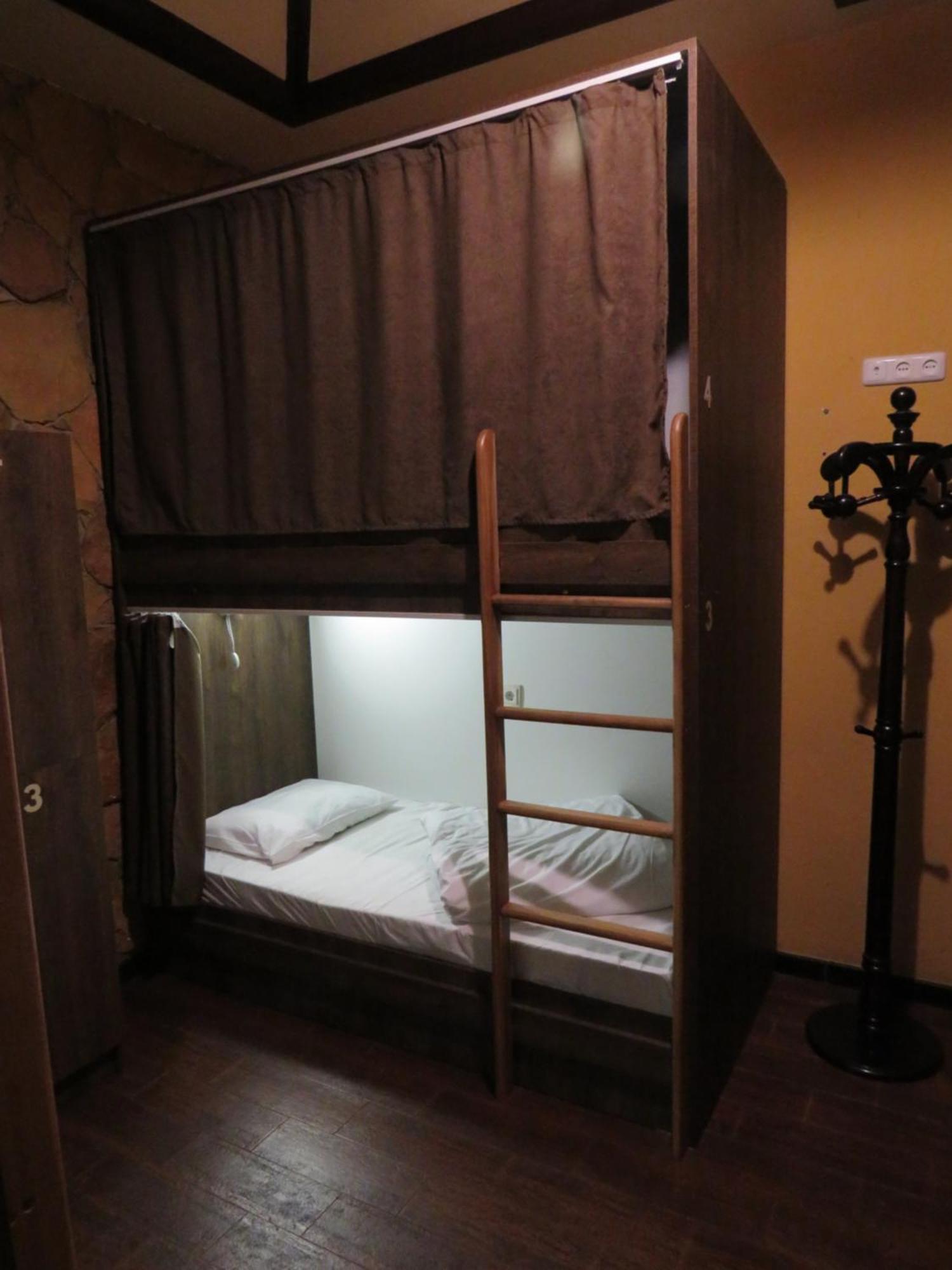 Hostel Jan In The Very Center Yerevan Bagian luar foto