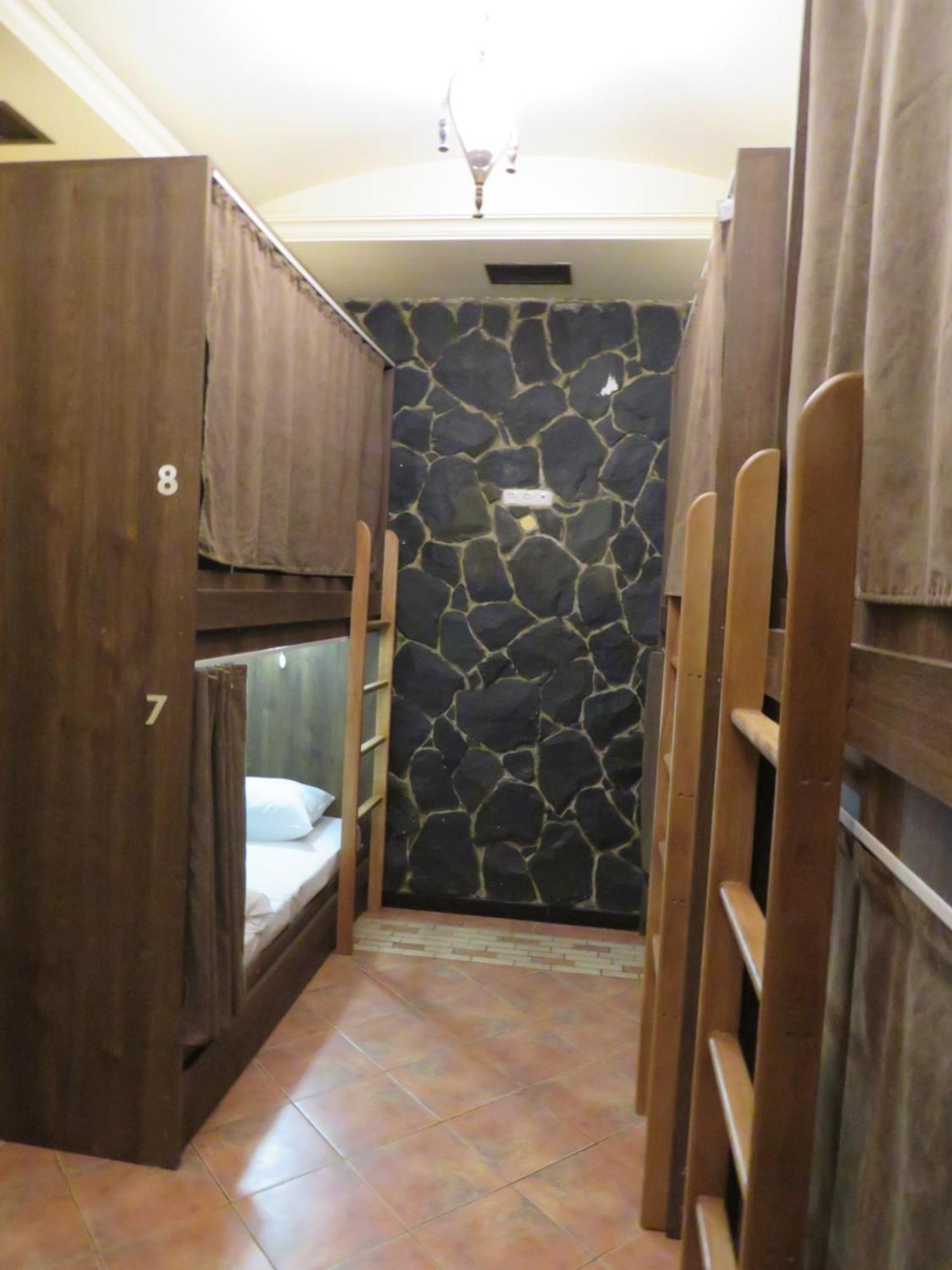 Hostel Jan In The Very Center Yerevan Bagian luar foto