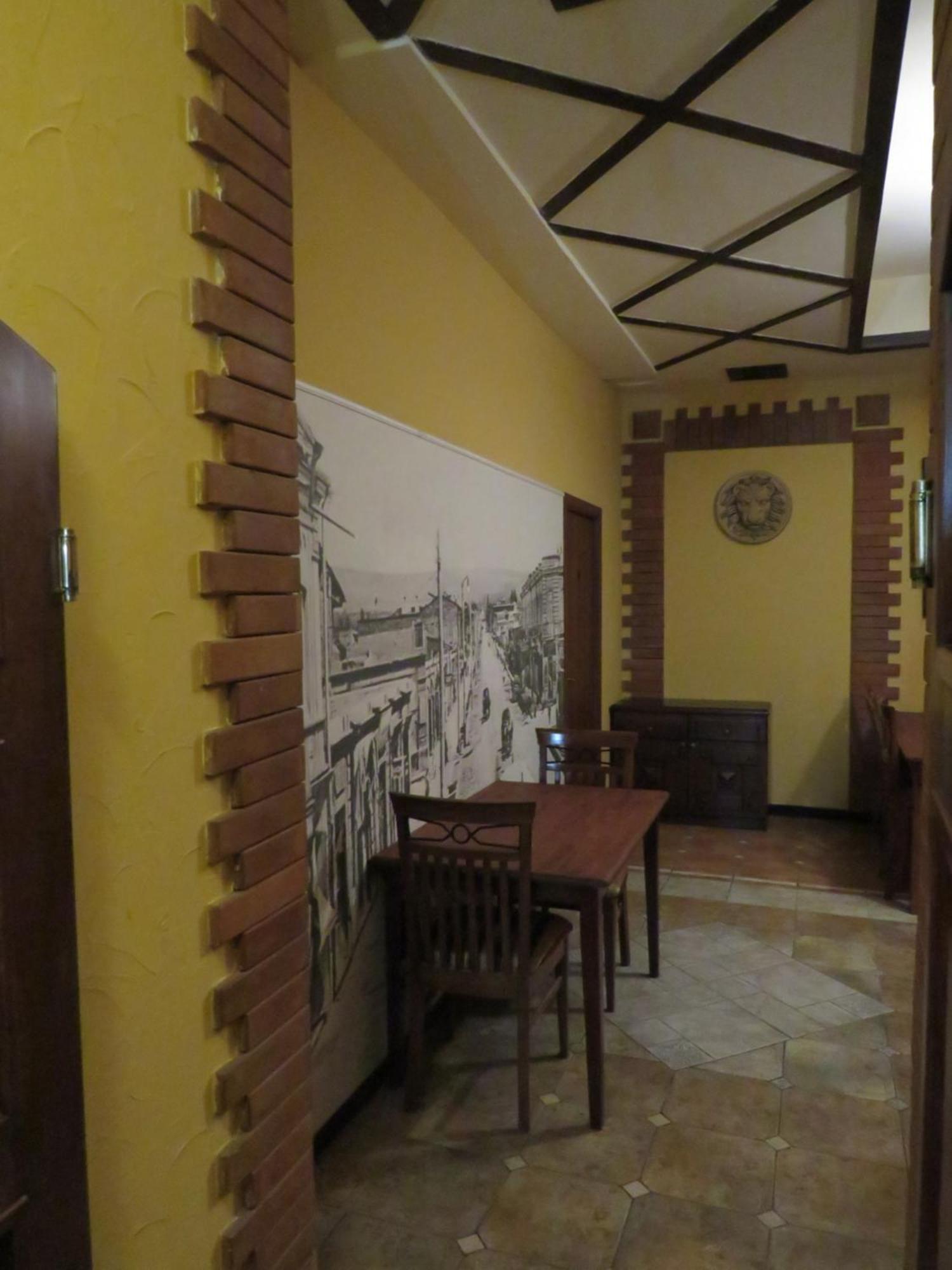 Hostel Jan In The Very Center Yerevan Bagian luar foto