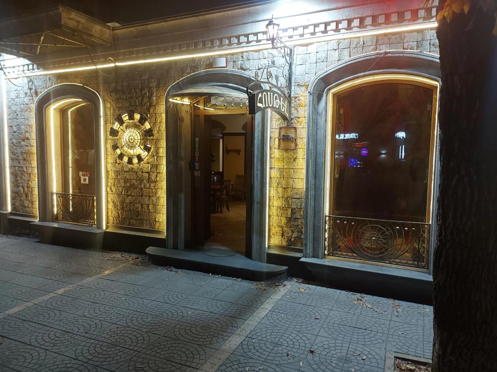 Hostel Jan In The Very Center Yerevan Bagian luar foto